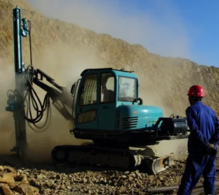 Blasthole Rock Drill Rig ، أعلى جهاز حفر المطرقة نوع الزاحف للتفجير