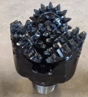 لقم أسطواني قياسي من نوع Api 14 3/4 `` Iadc 127 Steel Tooth