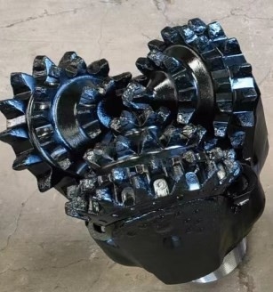 لقم أسطواني قياسي من نوع Api 14 3/4 `` Iadc 127 Steel Tooth