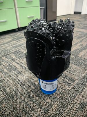 IADC637 6 1/2 بوصة Tricone صخرة قطعة مع إدراجات كربيد التنغستن للحفر التكوين الصلب